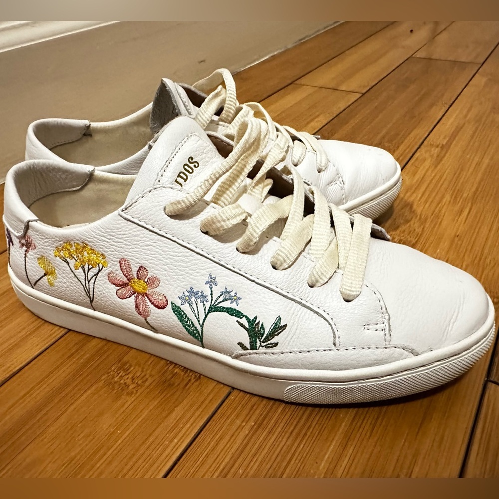 Soludos Women's Floral Embroidered White Sneakers